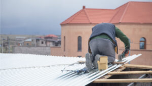 Telhas metálicas em reformas: adaptar ou substituir?